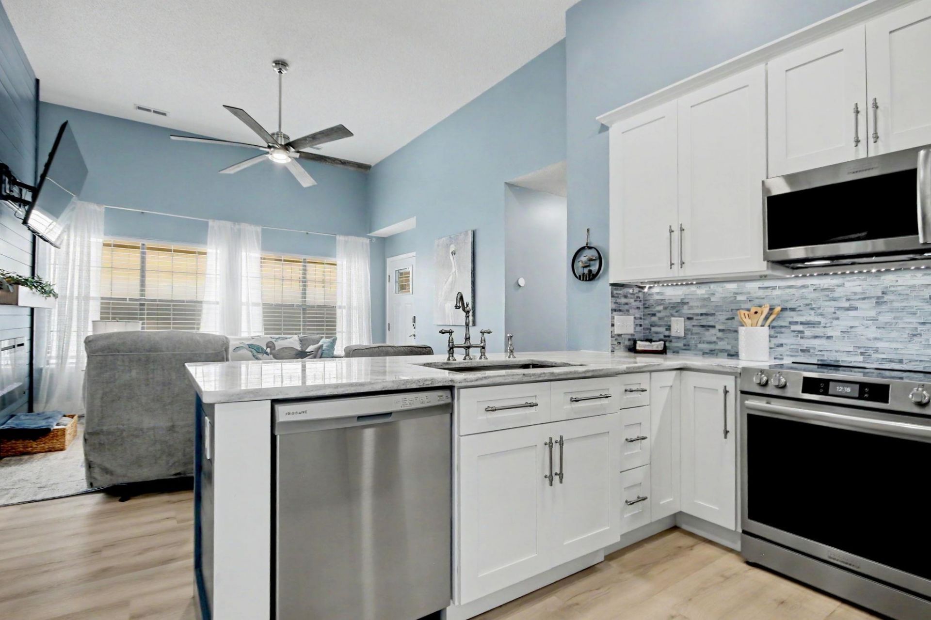 1001 Charles St. Photo 10