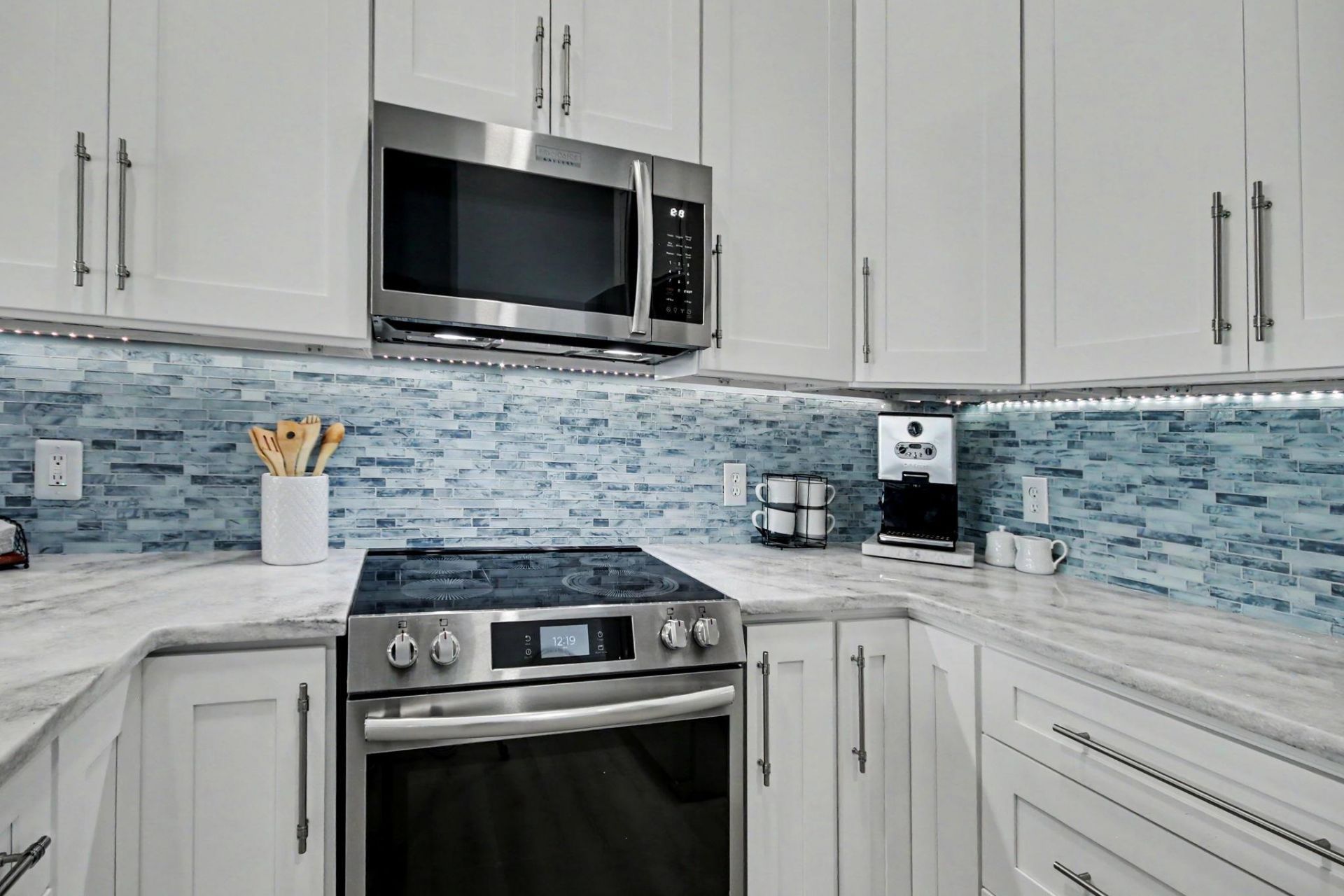 1001 Charles St. Photo 12