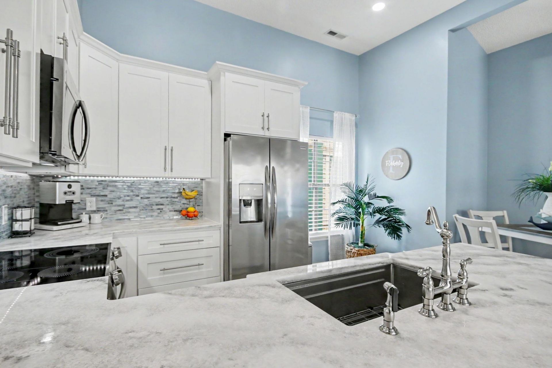 1001 Charles St. Photo 13