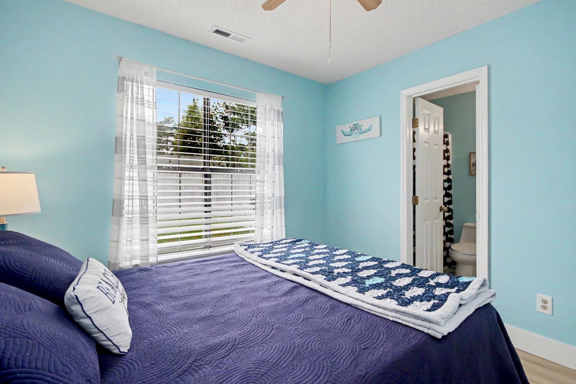 1001 Charles St. Photo 22