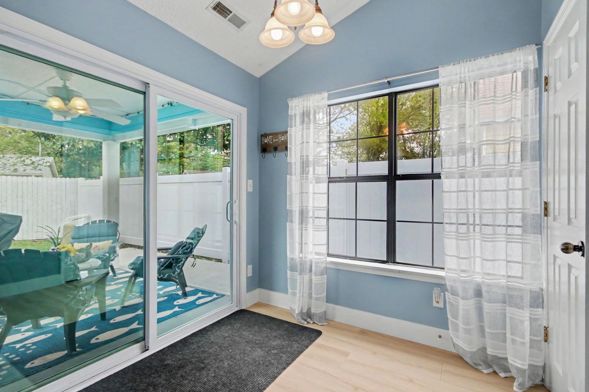 1001 Charles St. Photo 24