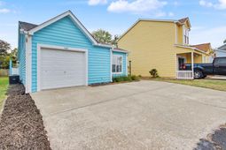 1001 Charles St. photo 4