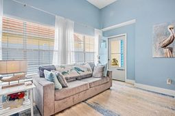 1001 Charles St. photo 4