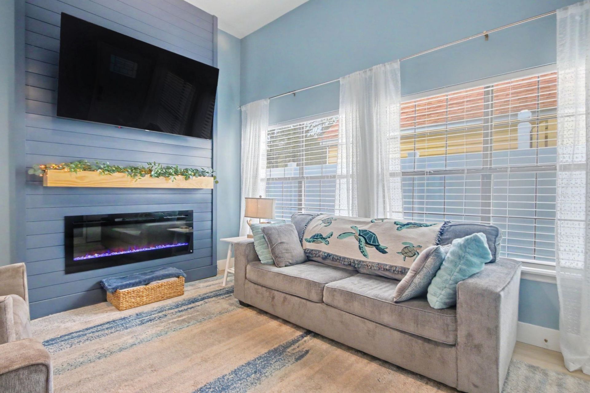 1001 Charles St. Photo 6