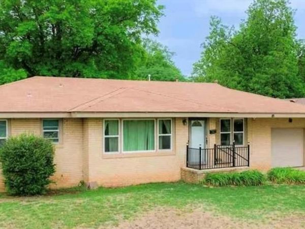 212 N 13th Street, Ponca City, OK 74601