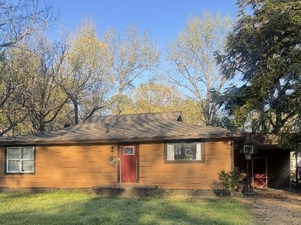 1904 Old Aberdeen Road, Columbus, MS 39705