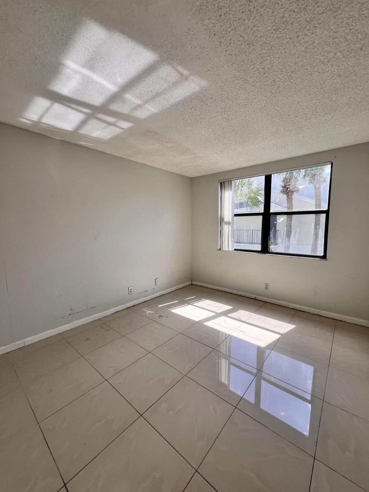 706 Executive Center Drive, Unit 28, West Palm Beach, FL 33401 Photo
