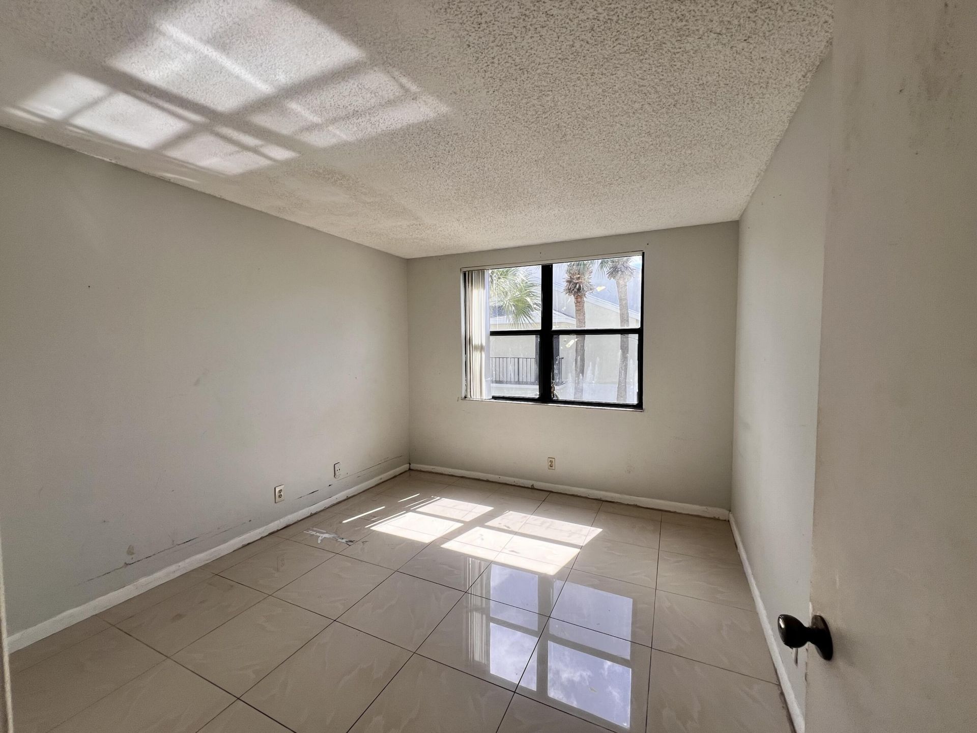 706 Executive Center Drive, Unit 28, West Palm Beach, FL 33401 Photo