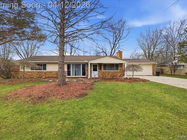 2455 Ivanhoe Drive, West Bloomfield Twp, MI 48324