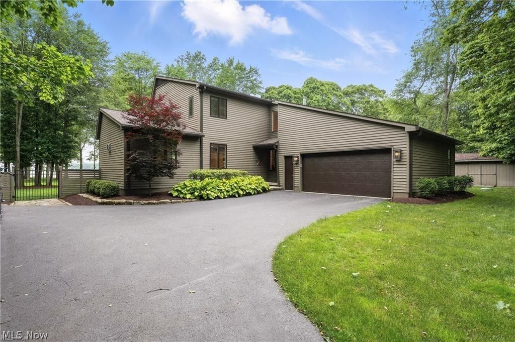 263 E Pine Lake Road , North Lima, OH 44452