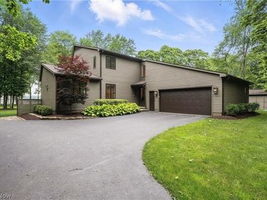 263 E Pine Lake Road, North Lima, OH 44452