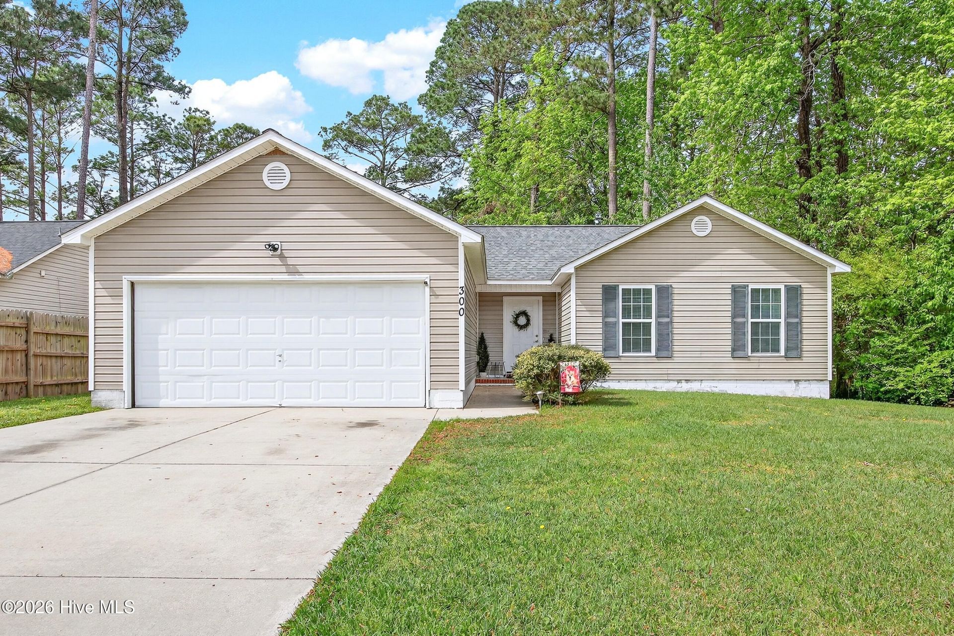 300 Parkwood Drive, Jacksonville, NC 28546 Main Photo