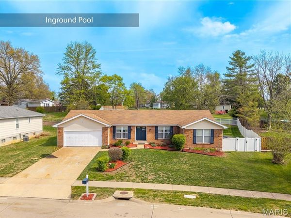 4851 Arevalo Drive , St Louis, MO 63128