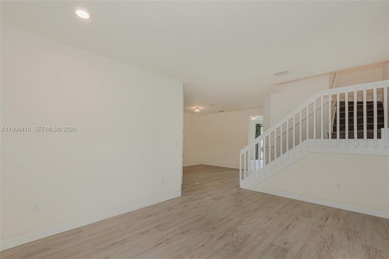 8903 NW 184th Ter, Miami Lakes, FL 33018 Photo