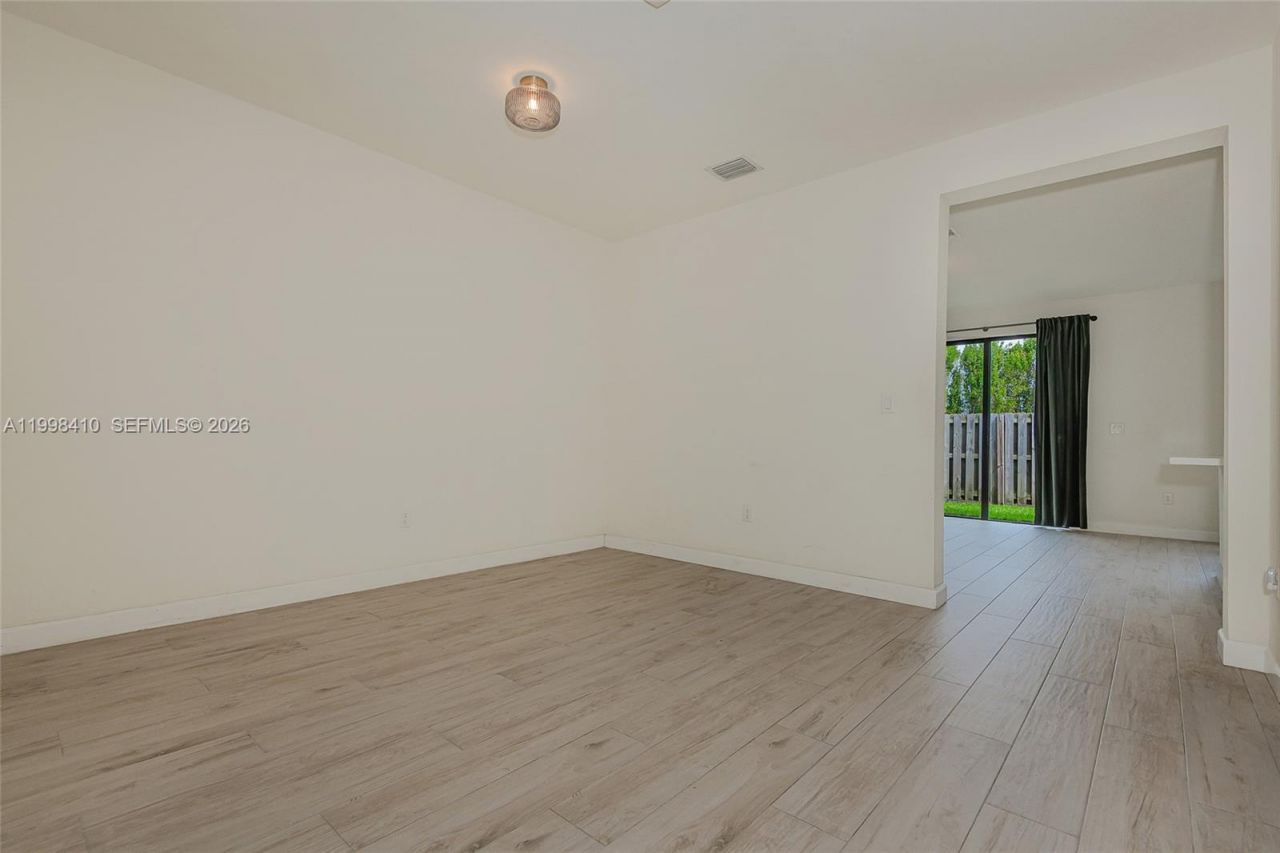 8903 NW 184th Ter, Miami Lakes, FL 33018 Photo