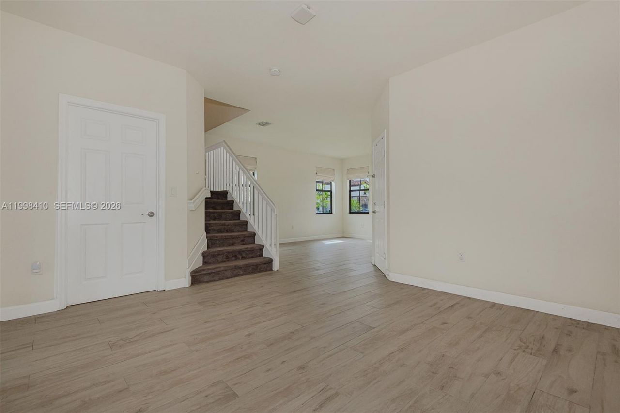 8903 NW 184th Ter, Miami Lakes, FL 33018 Photo