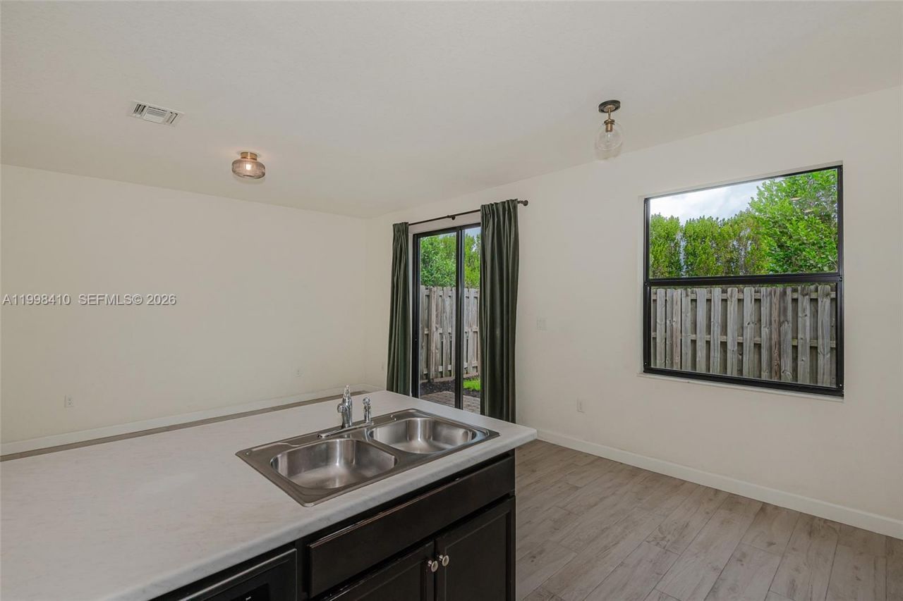 8903 NW 184th Ter, Miami Lakes, FL 33018 Photo
