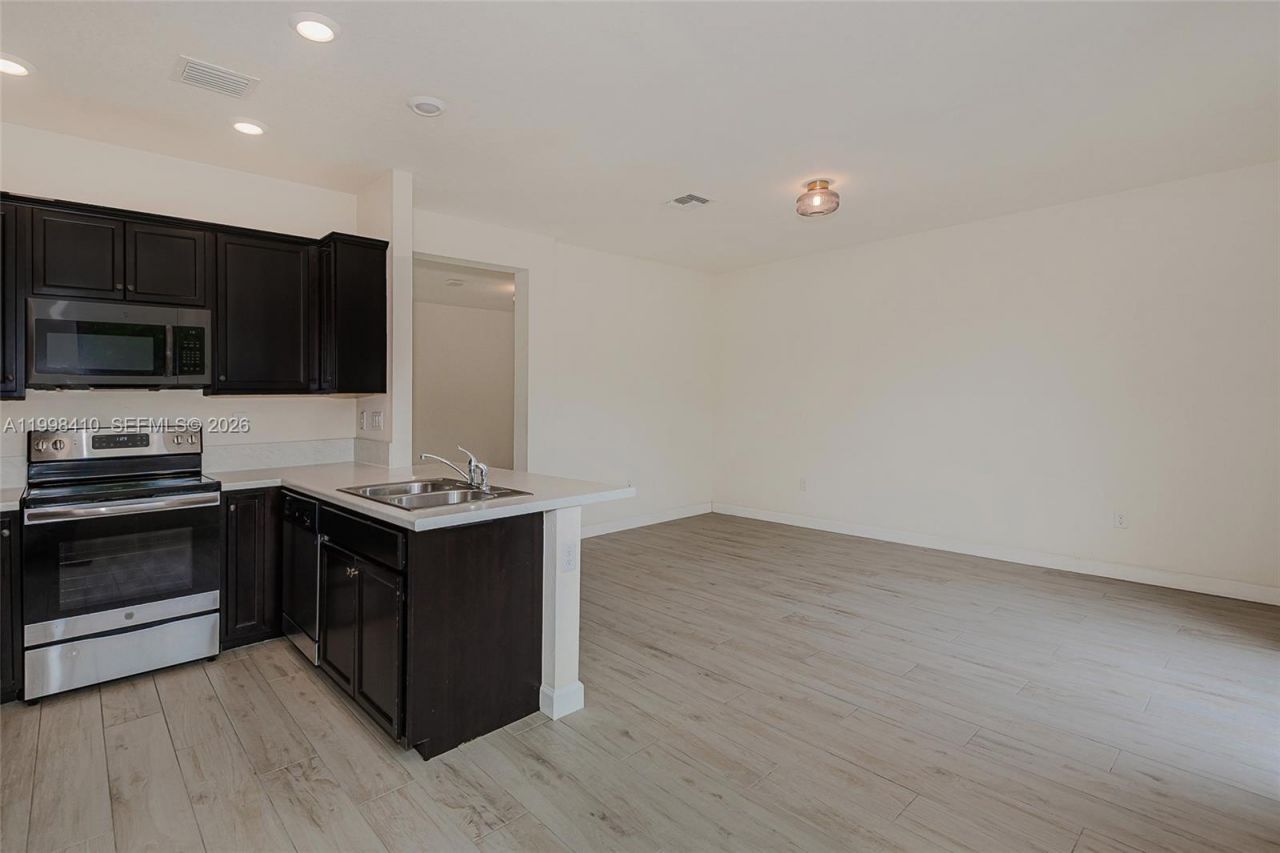 8903 NW 184th Ter, Miami Lakes, FL 33018 Photo