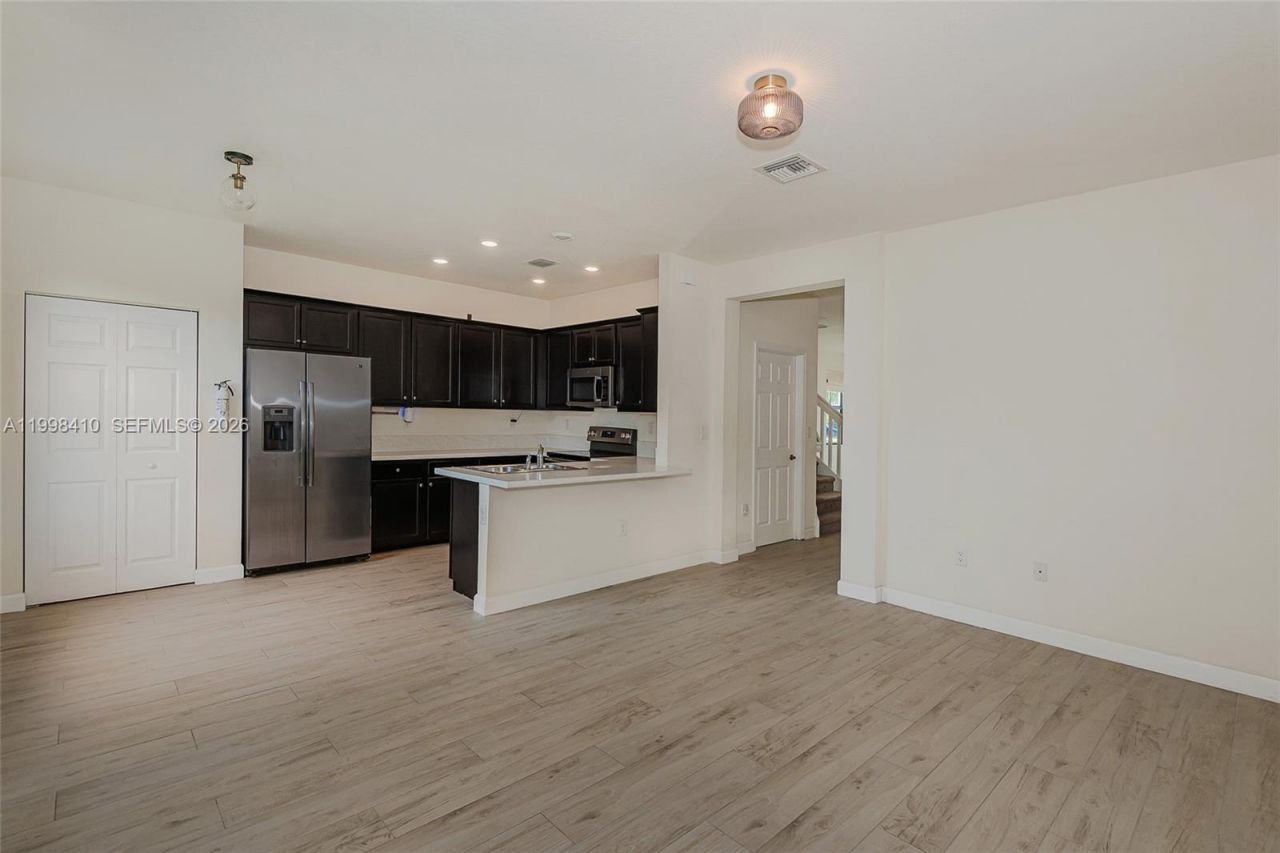 8903 NW 184th Ter, Miami Lakes, FL 33018 Photo