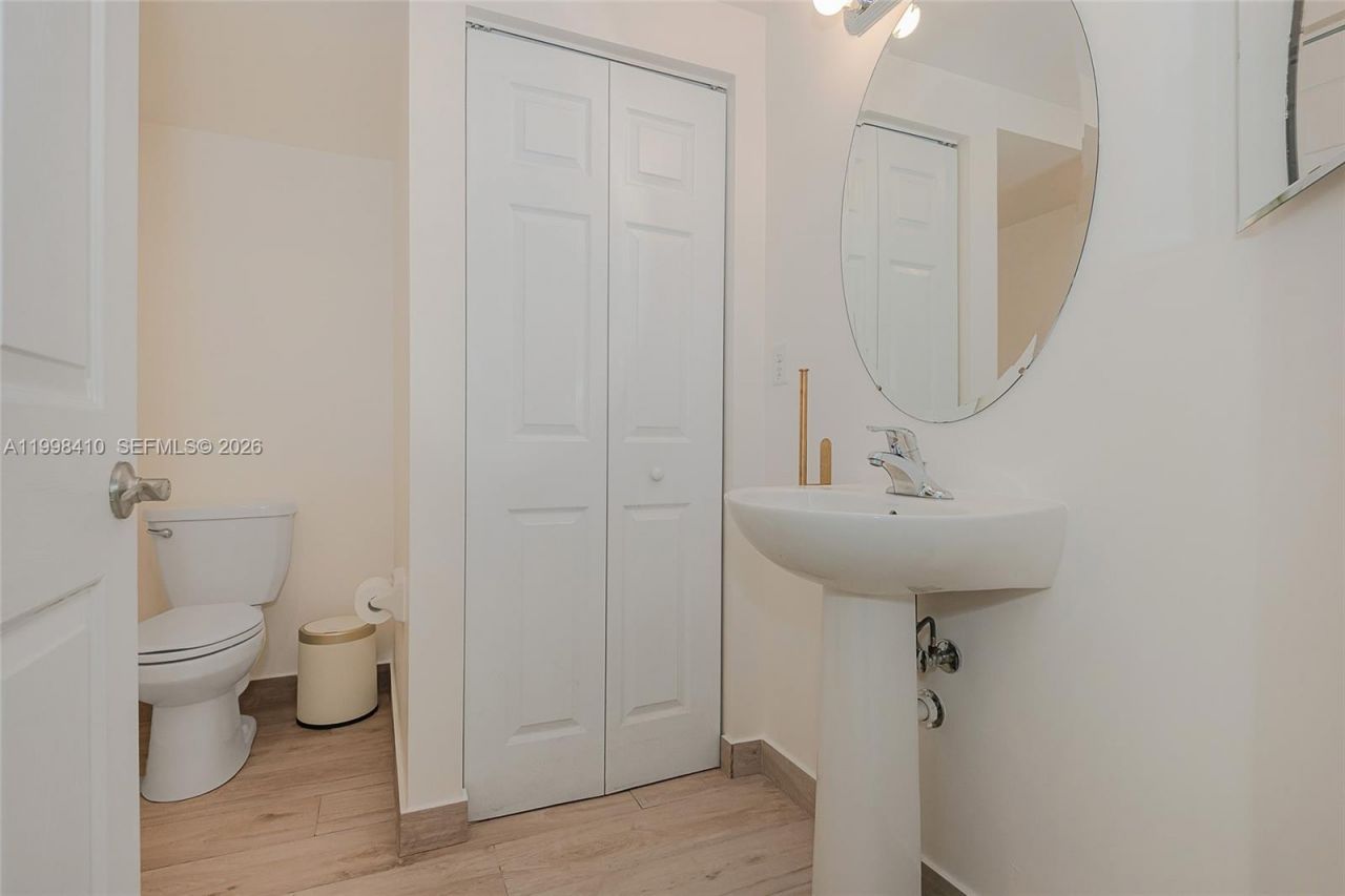 8903 NW 184th Ter, Miami Lakes, FL 33018 Photo