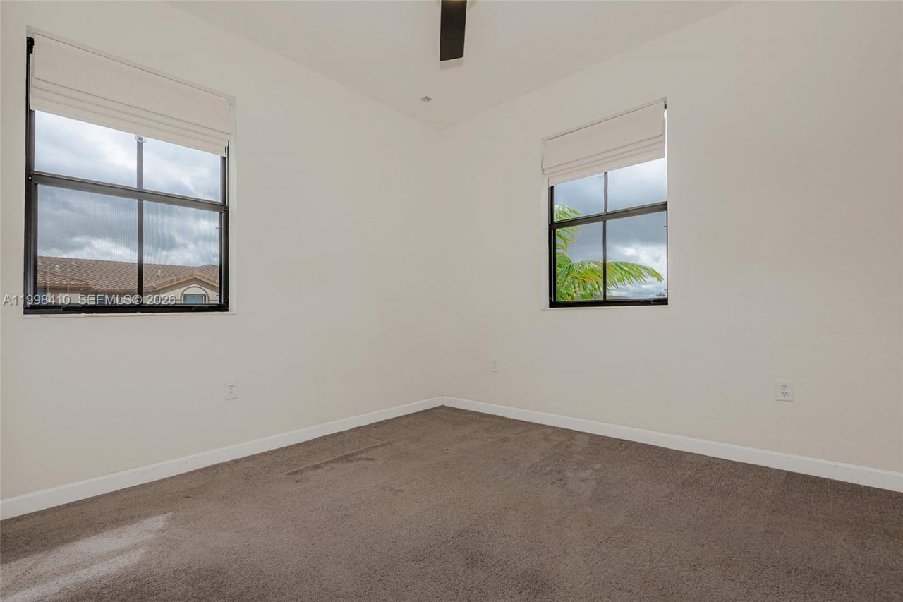 8903 NW 184th Ter, Miami Lakes, FL 33018 Photo