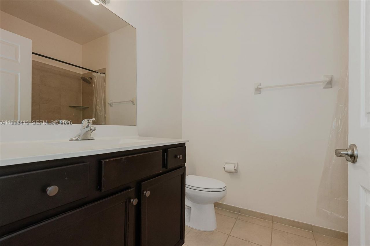 8903 NW 184th Ter, Miami Lakes, FL 33018 Photo