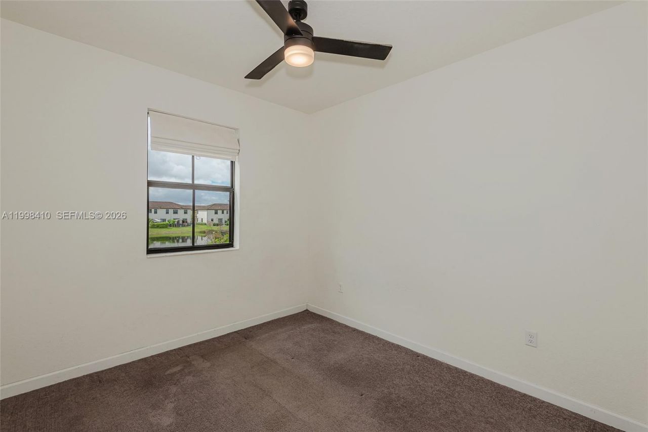 8903 NW 184th Ter, Miami Lakes, FL 33018 Photo