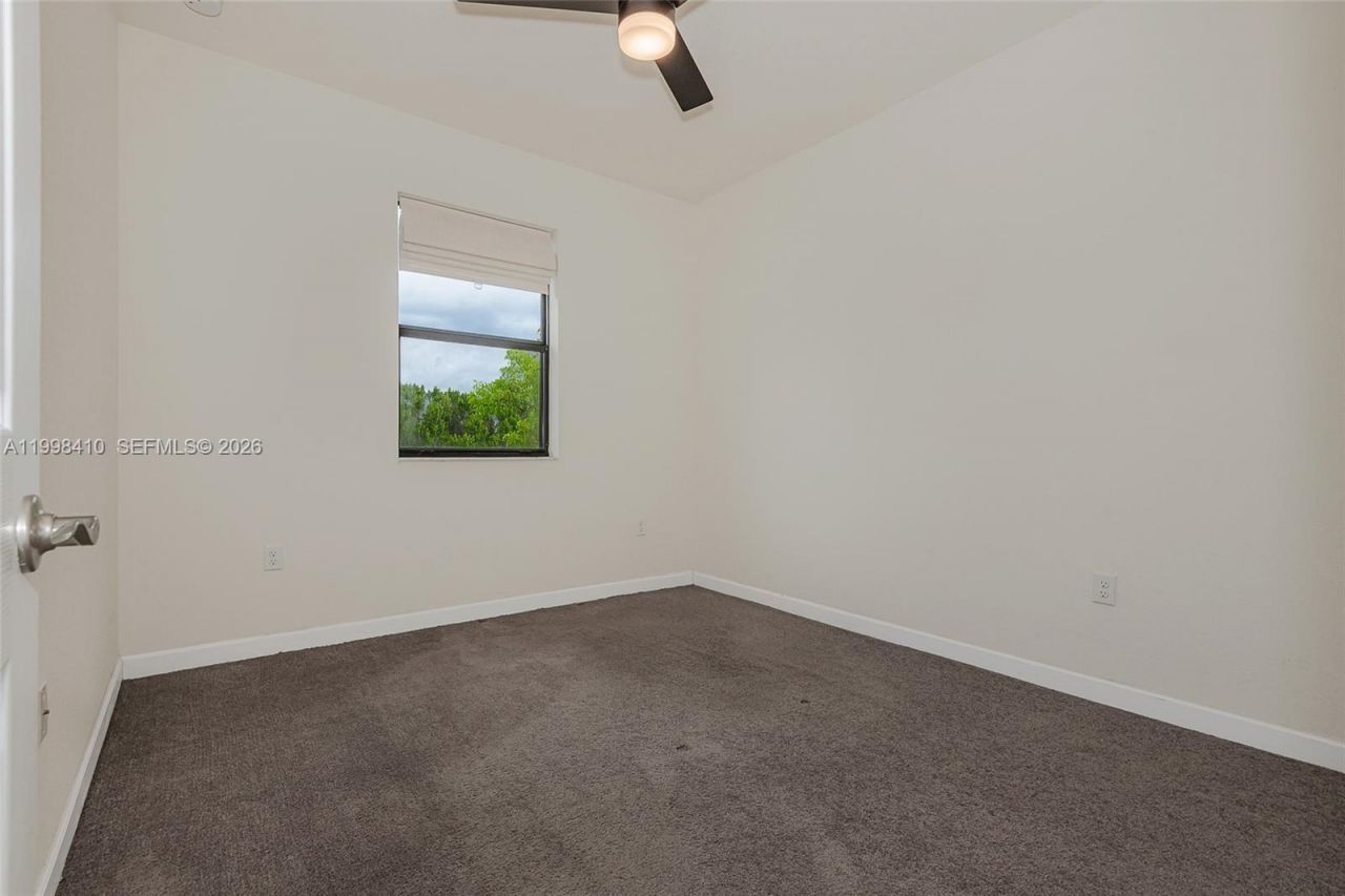 8903 NW 184th Ter, Miami Lakes, FL 33018 Photo