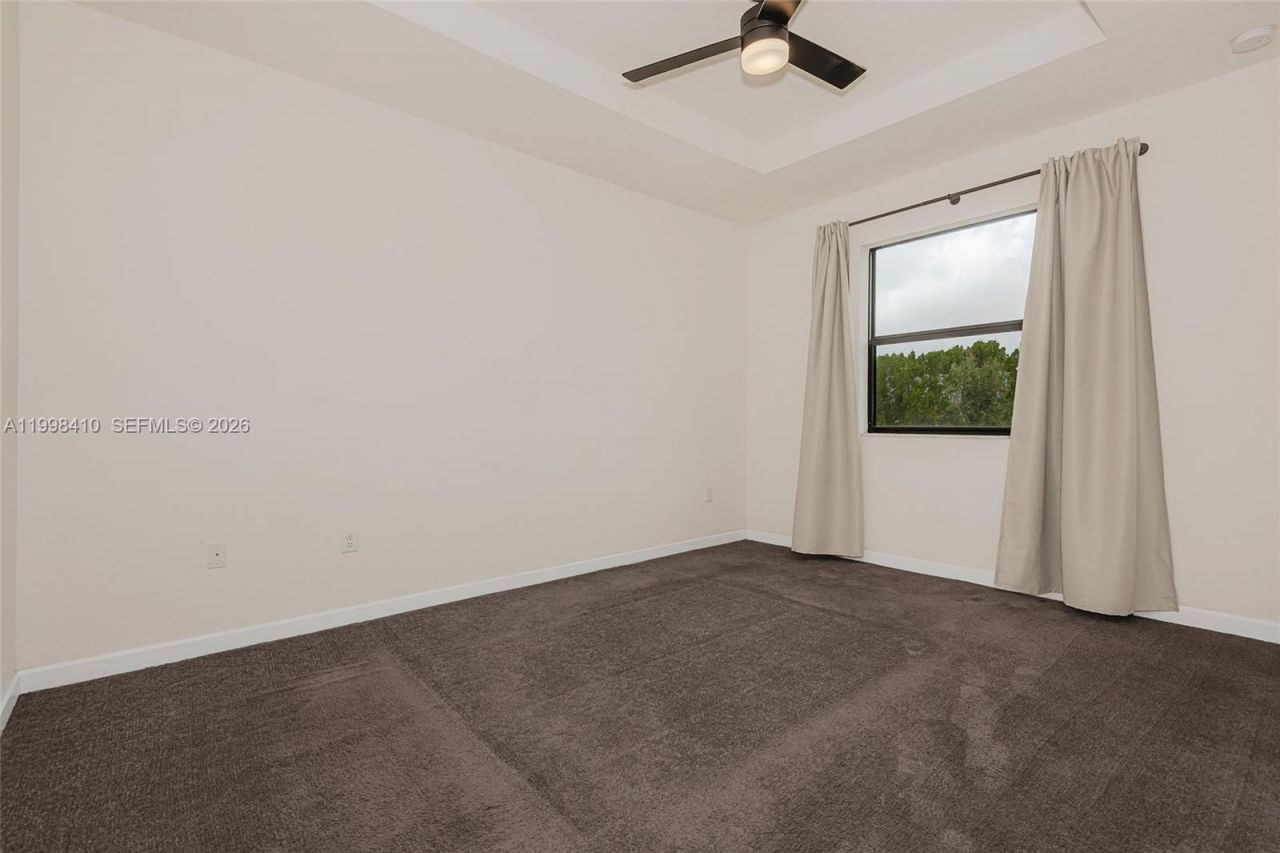 8903 NW 184th Ter, Miami Lakes, FL 33018 Photo