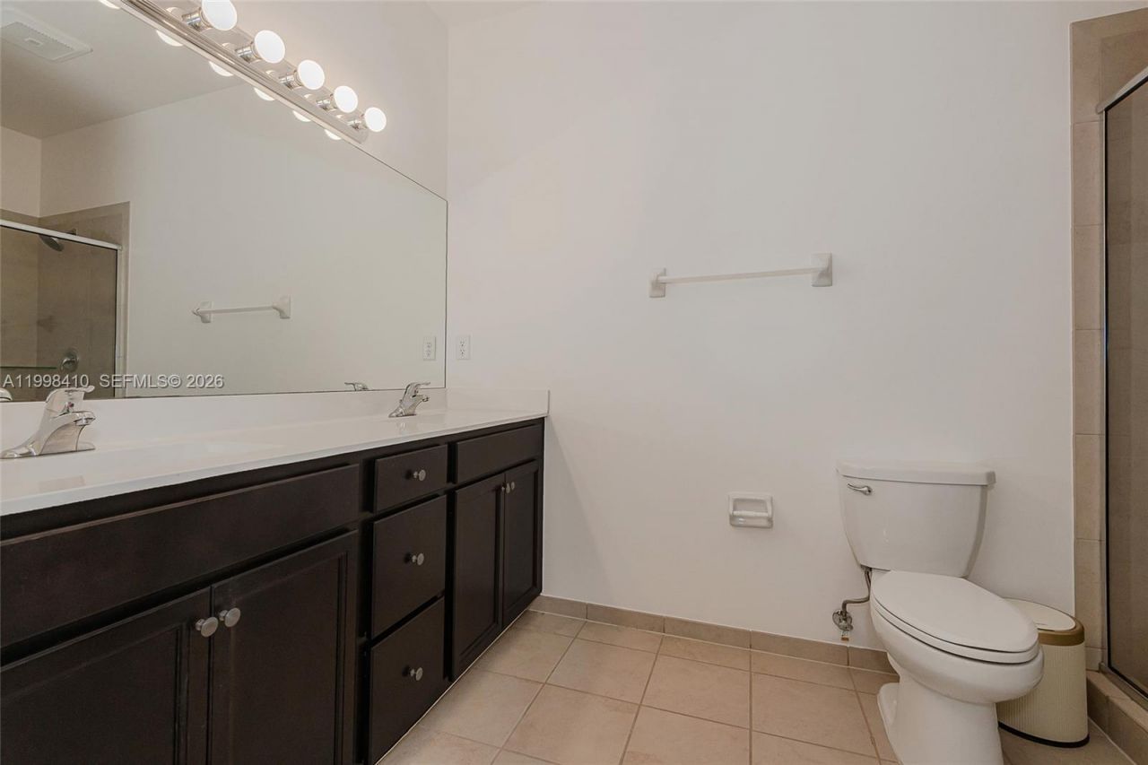 8903 NW 184th Ter, Miami Lakes, FL 33018 Photo