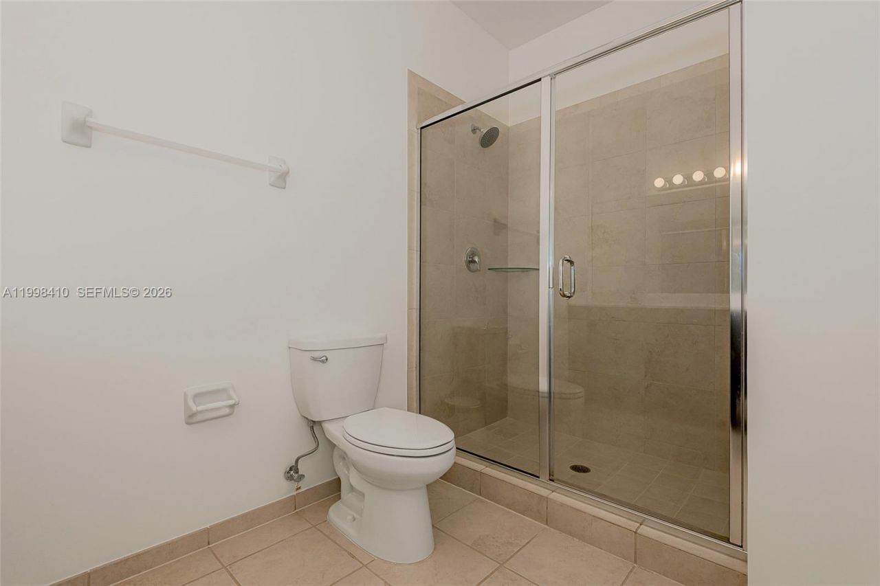 8903 NW 184th Ter, Miami Lakes, FL 33018 Photo