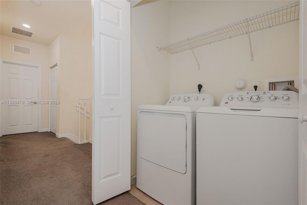 8903 NW 184th Ter, Miami Lakes, FL 33018 Photo