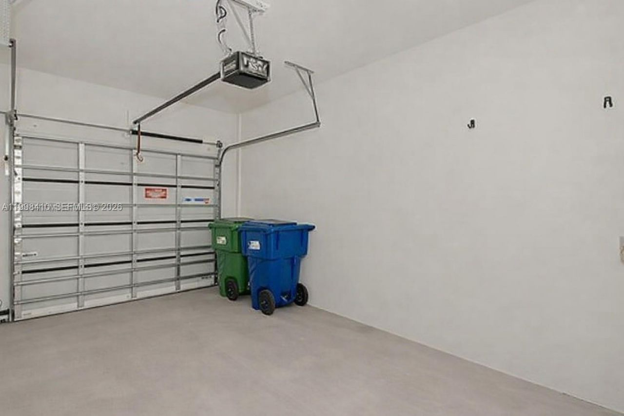 8903 NW 184th Ter, Miami Lakes, FL 33018 Photo