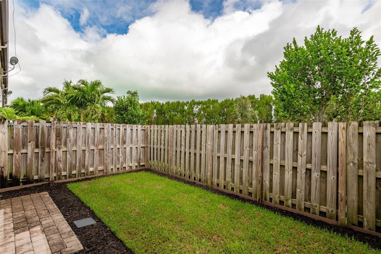 8903 NW 184th Ter, Miami Lakes, FL 33018 Photo