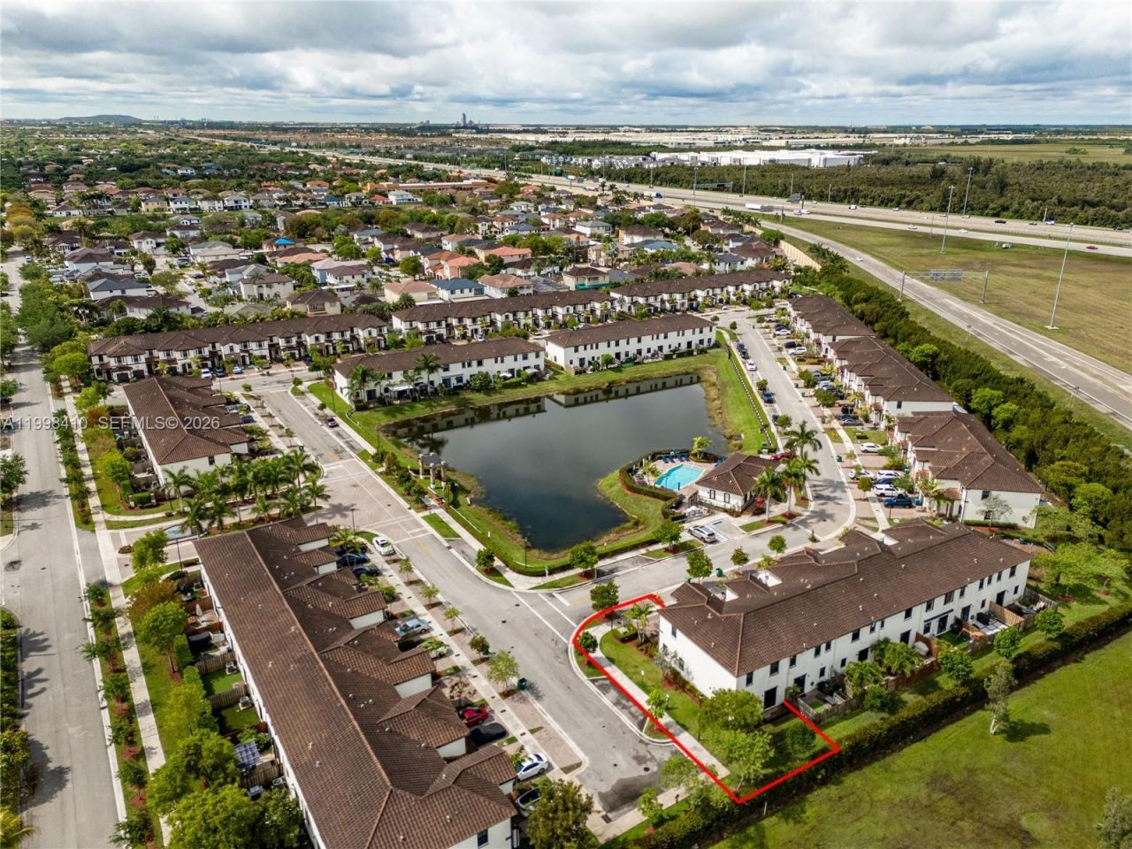 8903 NW 184th Ter, Miami Lakes, FL 33018 Photo