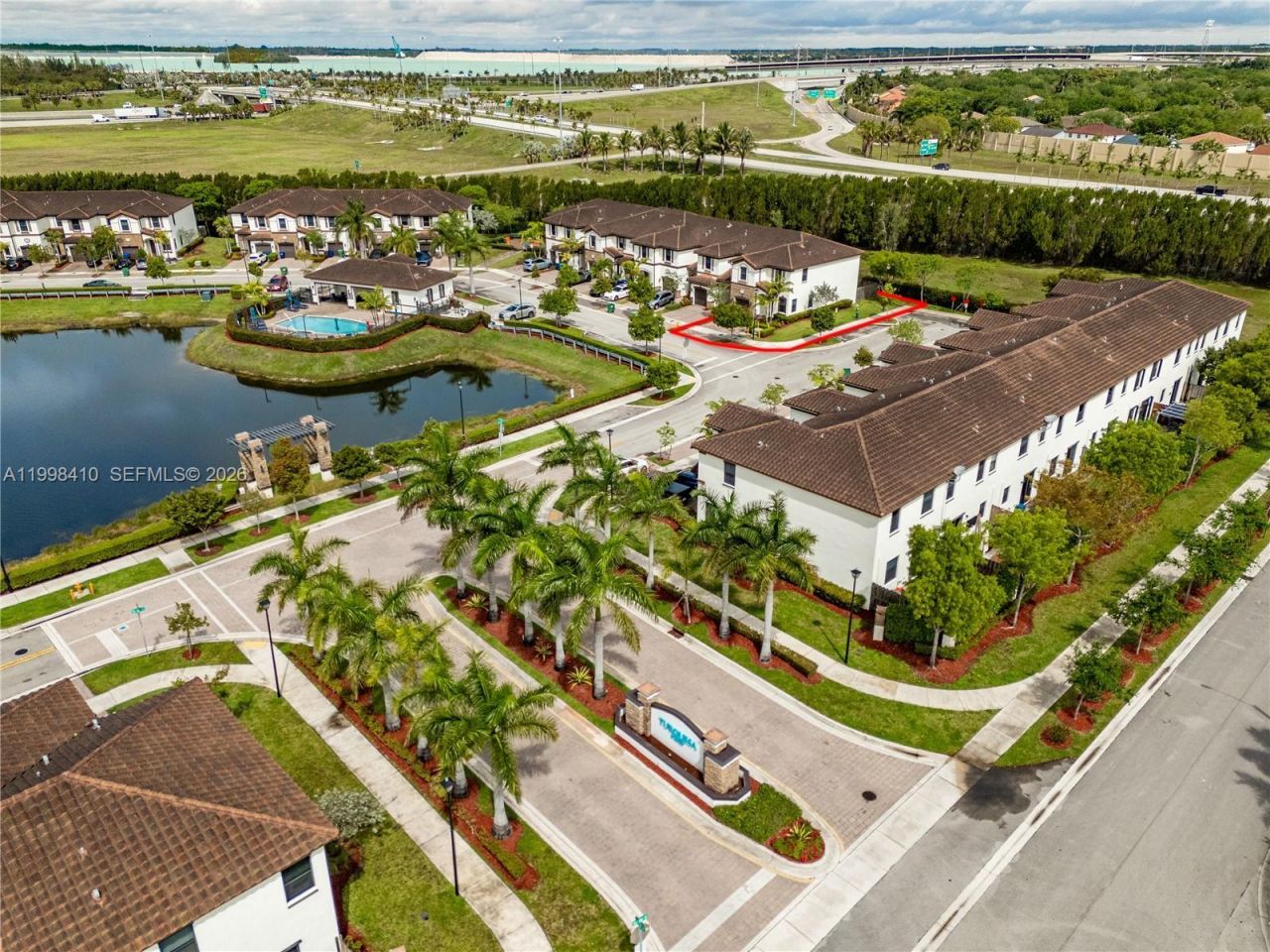 8903 NW 184th Ter, Miami Lakes, FL 33018 Photo