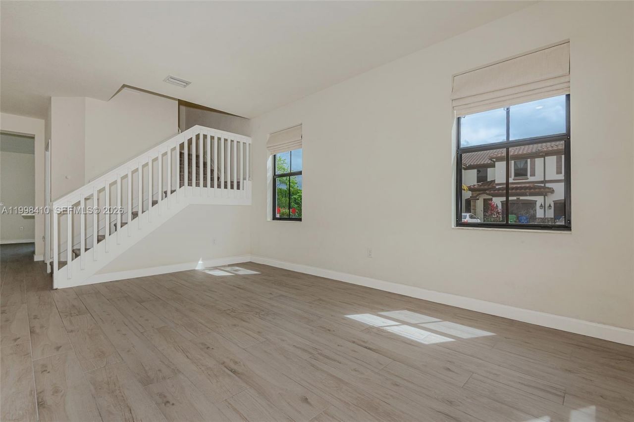 8903 NW 184th Ter, Miami Lakes, FL 33018 Photo