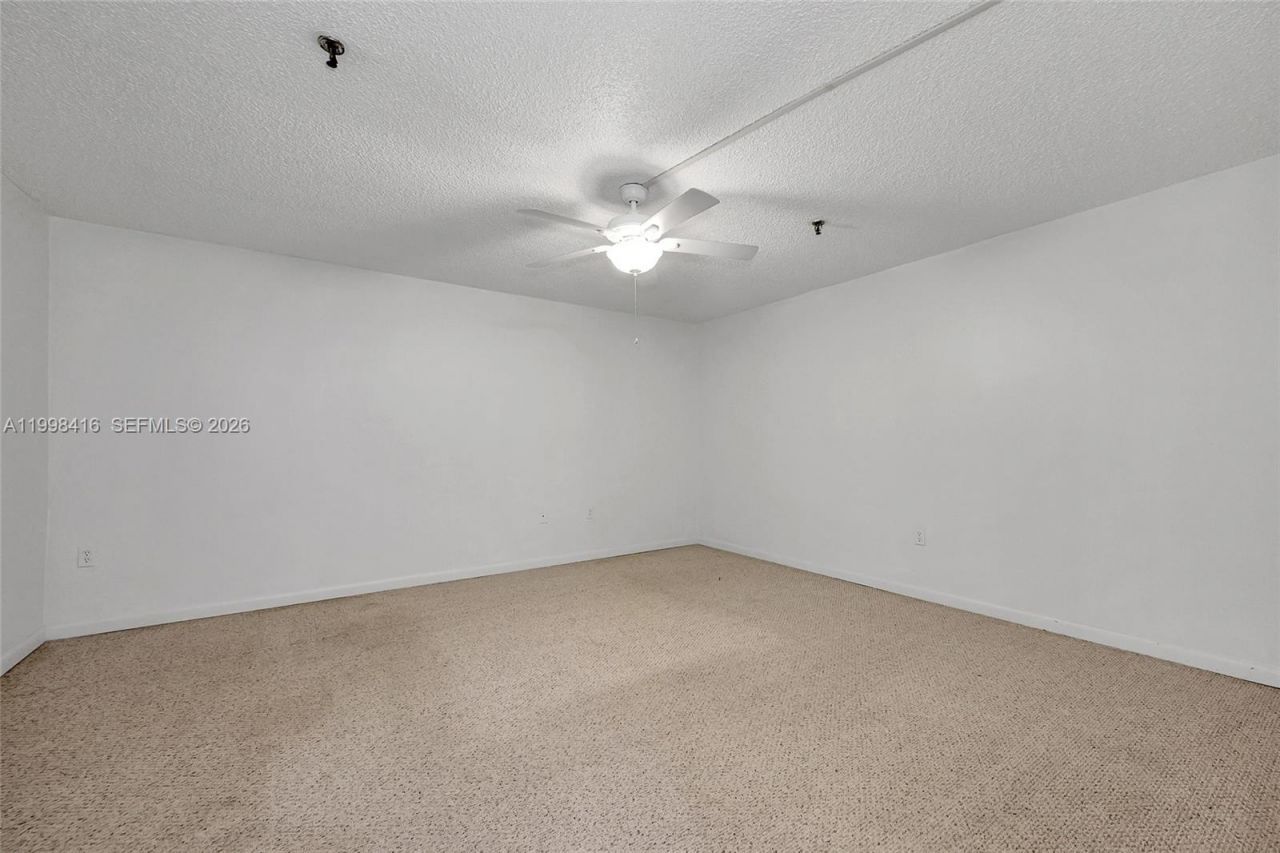 671 NE 195th St, Unit 114E, Miami, FL 33179 Photo