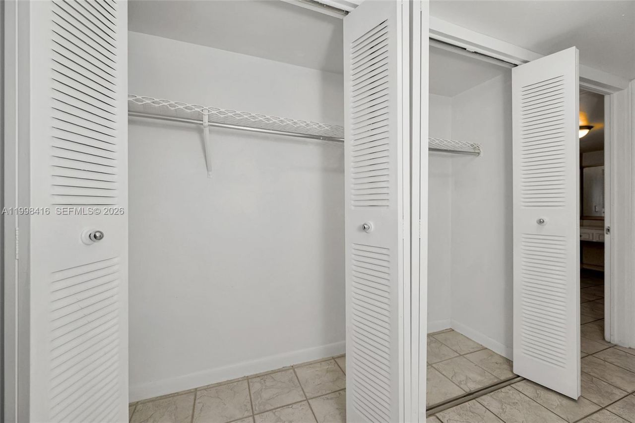 671 NE 195th St, Unit 114E, Miami, FL 33179 Photo