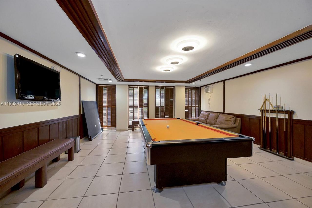 671 NE 195th St, Unit 114E, Miami, FL 33179 Photo