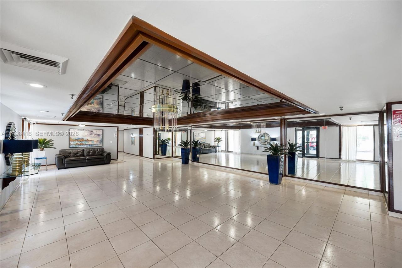 671 NE 195th St, Unit 114E, Miami, FL 33179 Photo