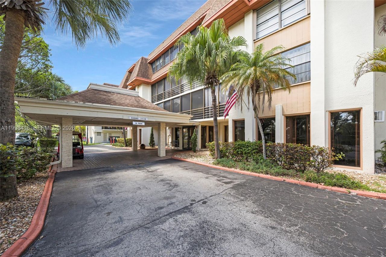 671 NE 195th St, Unit 114E, Miami, FL 33179 Photo