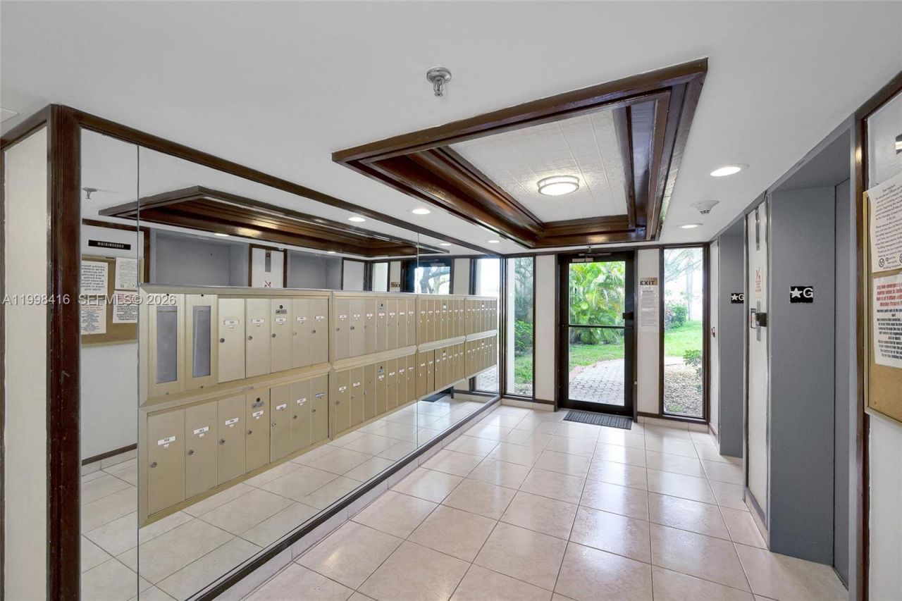 671 NE 195th St, Unit 114E, Miami, FL 33179 Photo