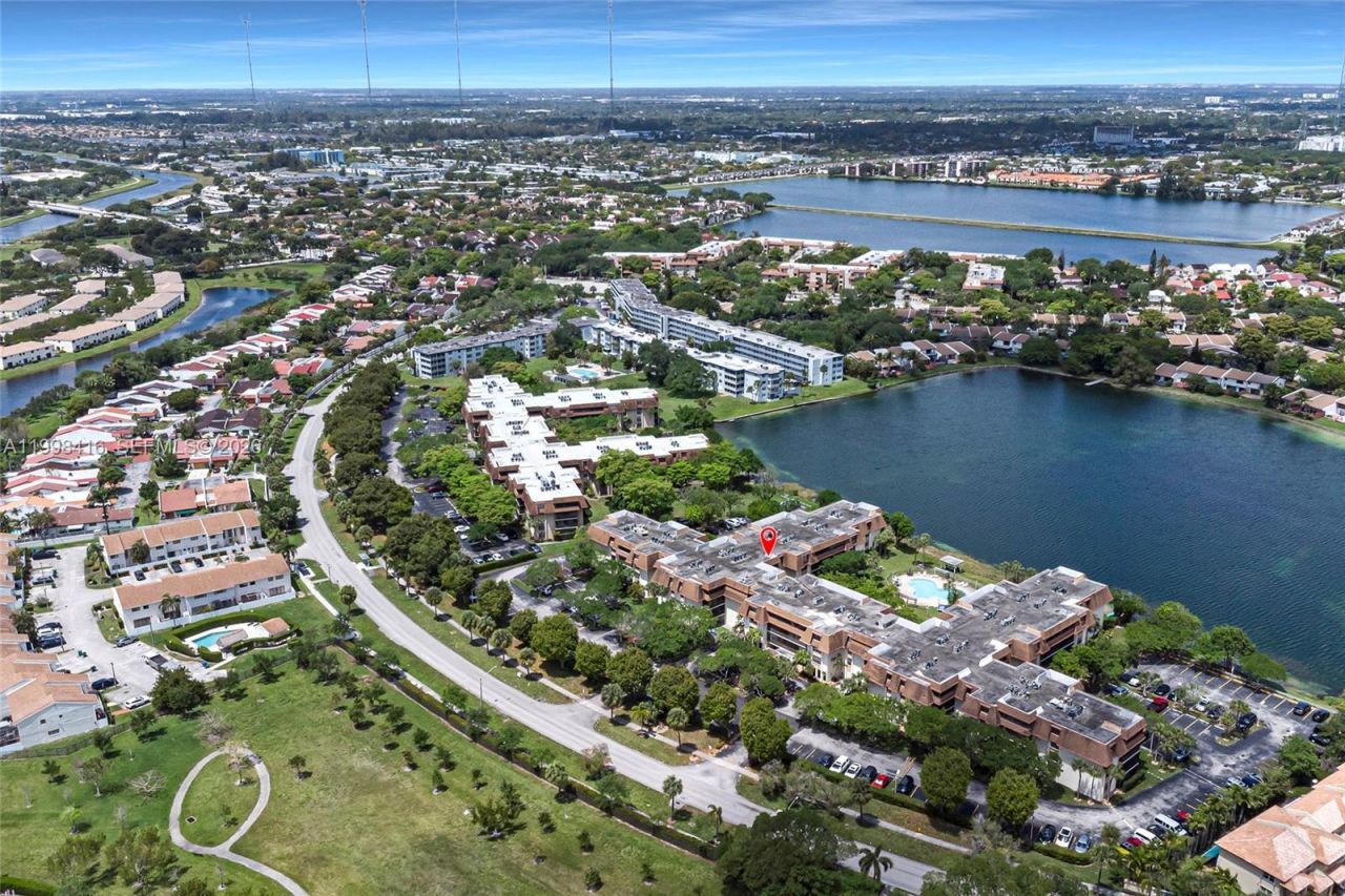 671 NE 195th St, Unit 114E, Miami, FL 33179 Photo