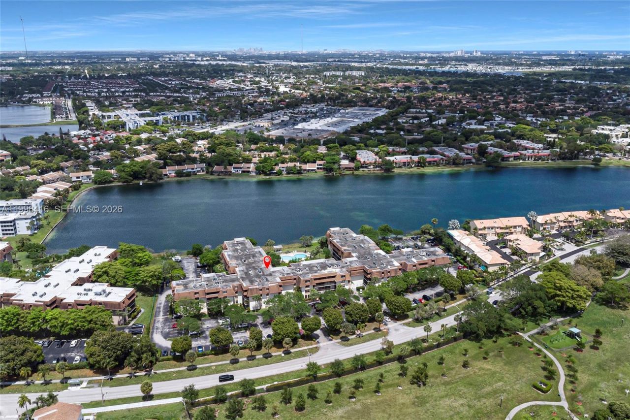 671 NE 195th St, Unit 114E, Miami, FL 33179 Photo