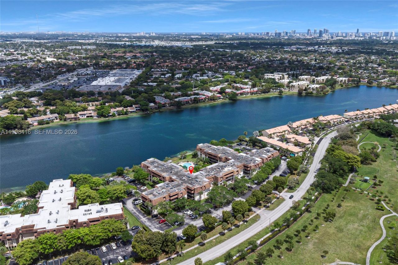 671 NE 195th St, Unit 114E, Miami, FL 33179 Photo