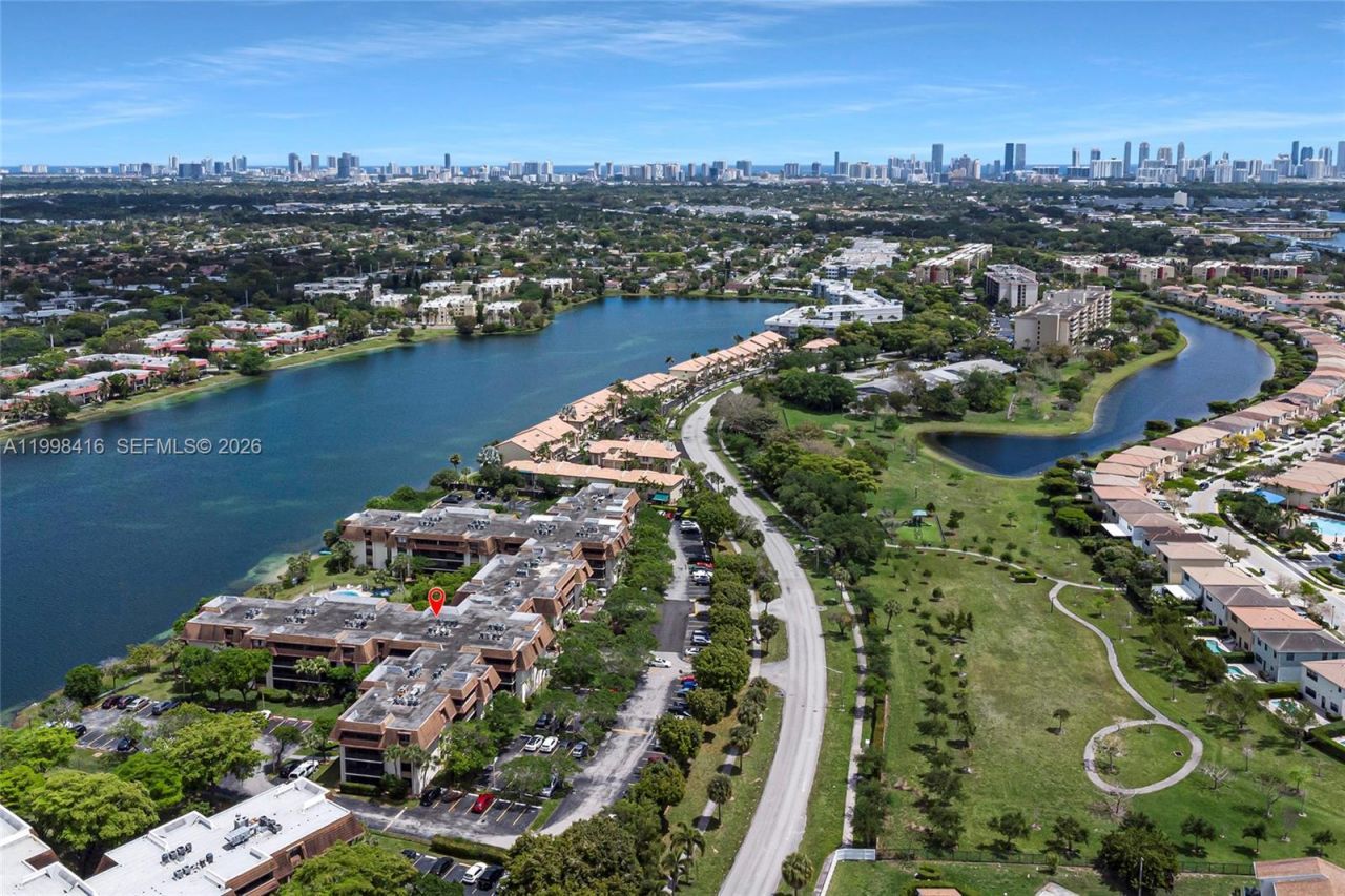 671 NE 195th St, Unit 114E, Miami, FL 33179 Photo