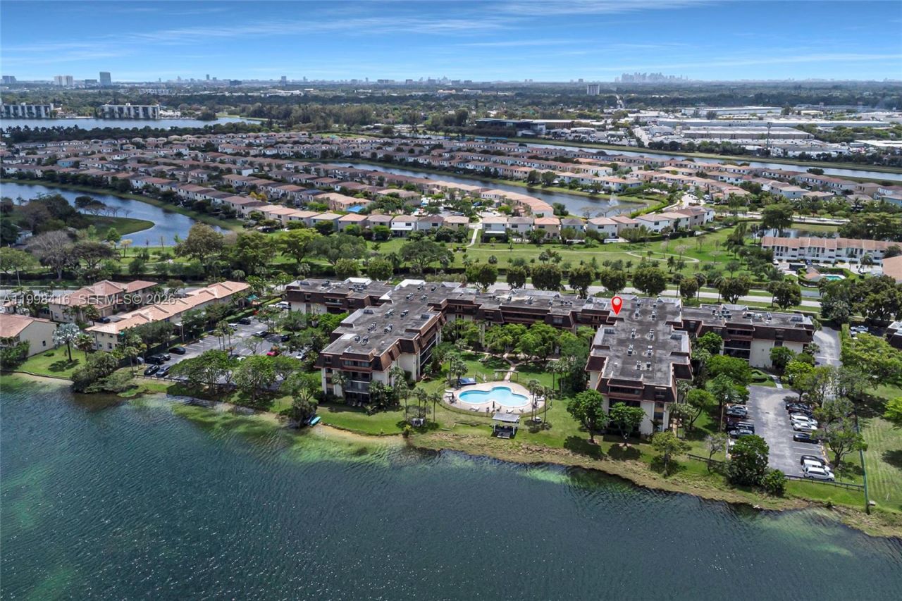 671 NE 195th St, Unit 114E, Miami, FL 33179 Photo