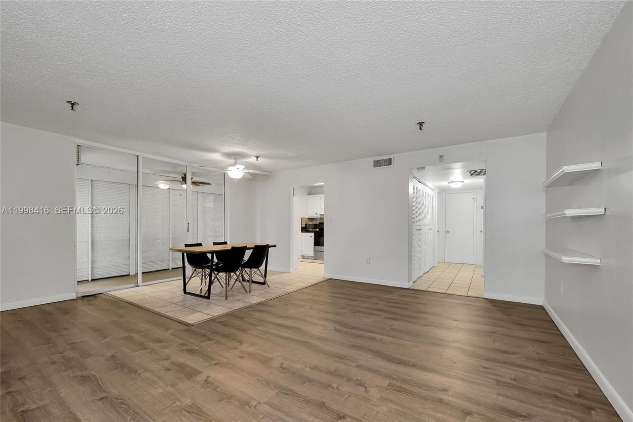 671 NE 195th St, Unit 114E, Miami, FL 33179 Photo