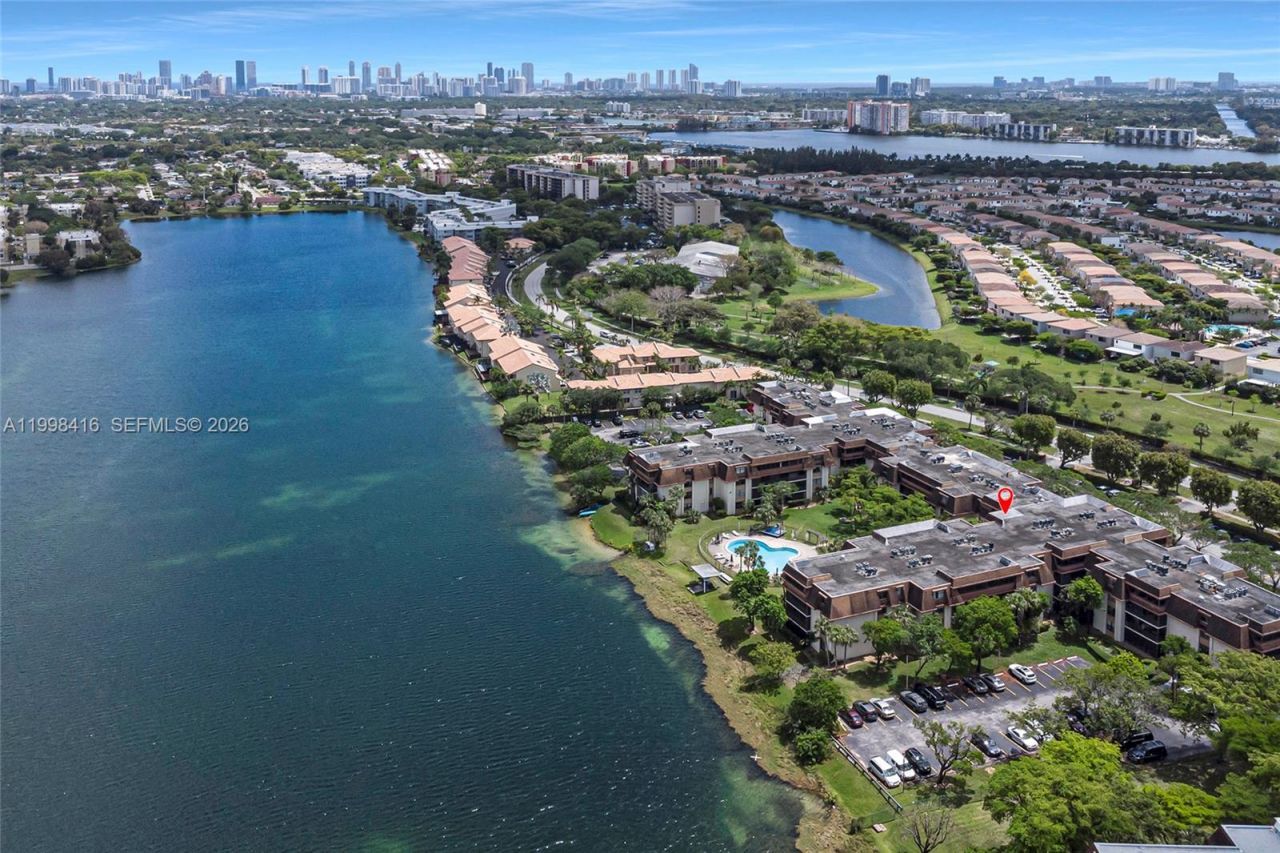 671 NE 195th St, Unit 114E, Miami, FL 33179 Photo